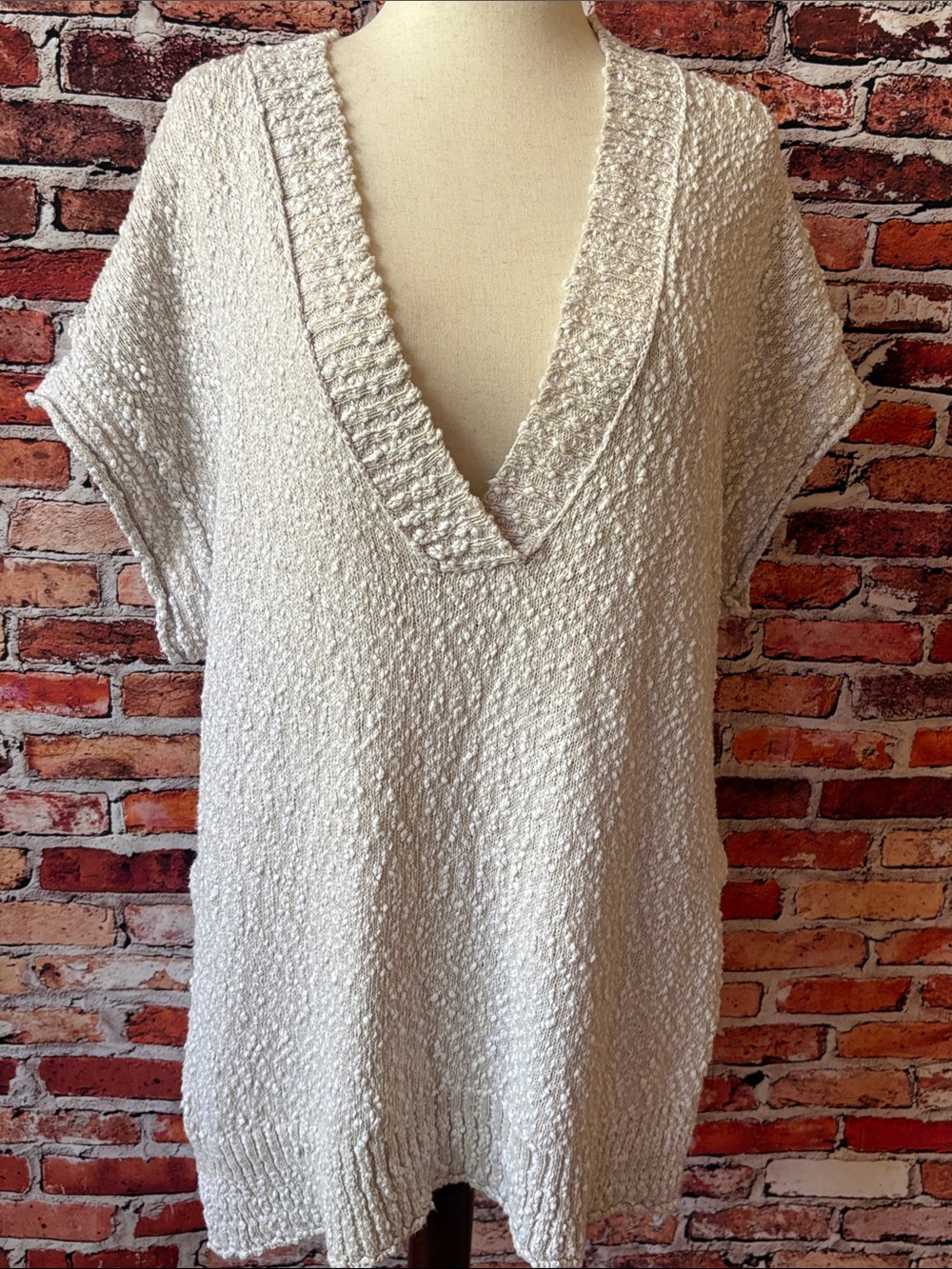 Pilcro Anthropology 100% Cotton Light Beige Textured V-Neck Drop Cap Sleeves L